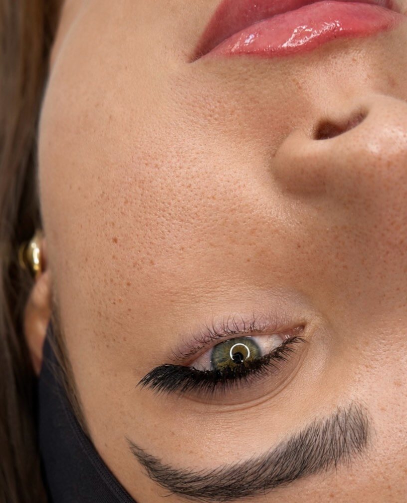 Close-up of an M curl Russian volume set and a laminated brow